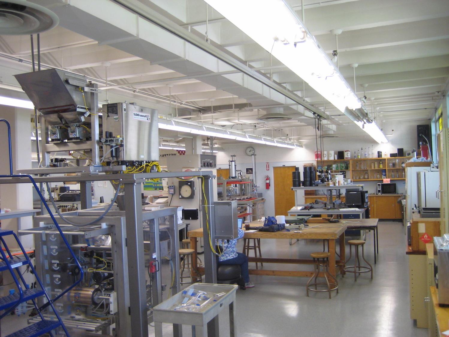 Photo of Equipment in the Packaging Lab at 菠菜网lol正规平台